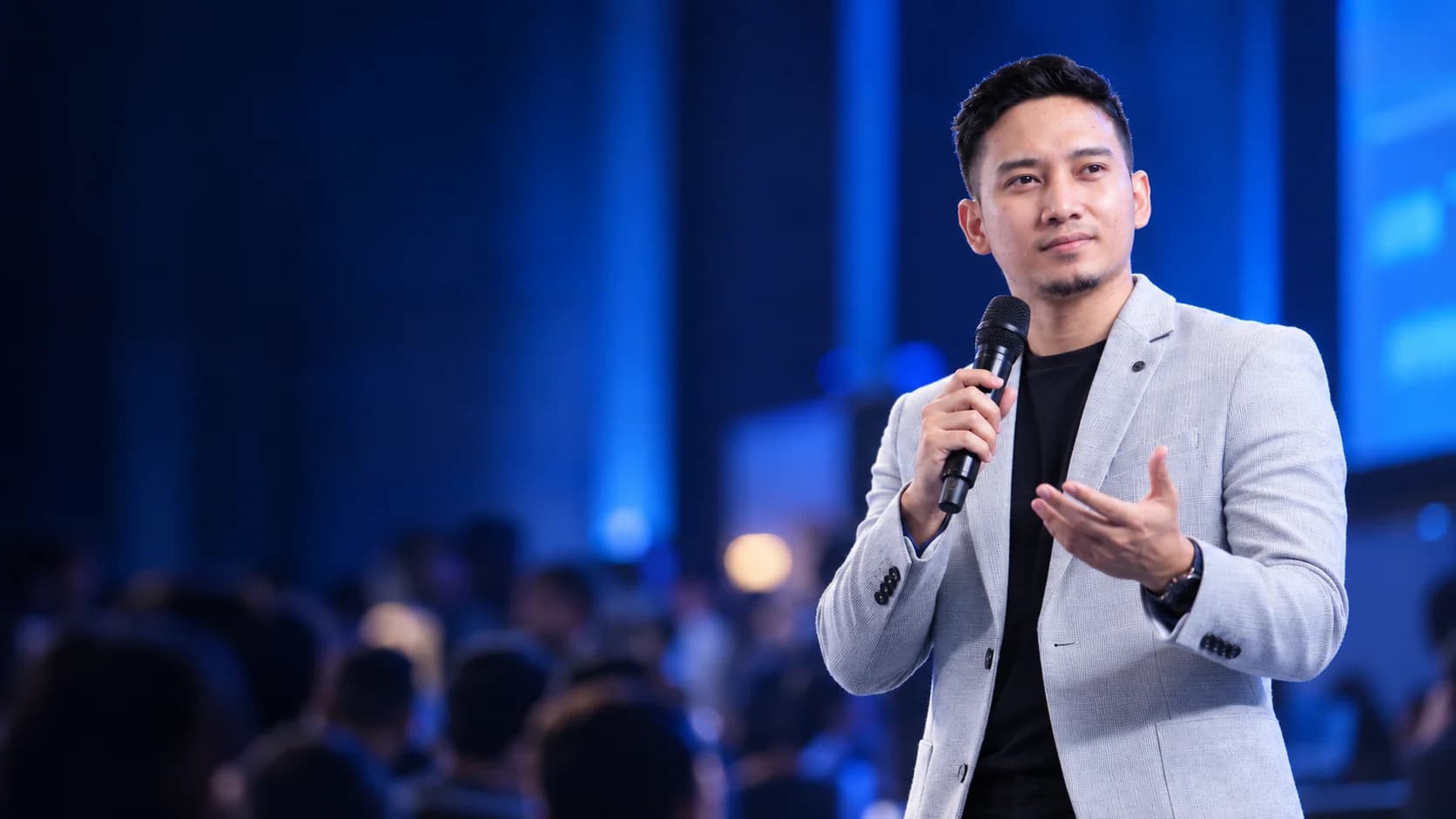 Firman membagikan pengalaman di panggung